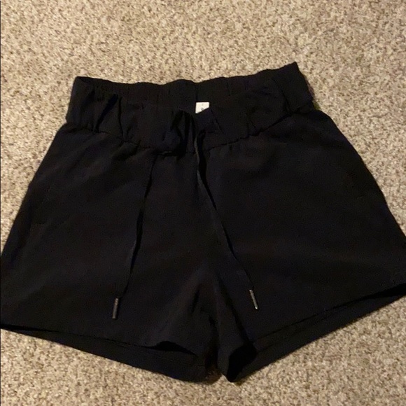 lululemon athletica Pants - Lululemon on the fly short *2.5”
